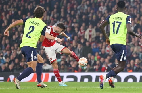 Arsenal thẳng tiến, MU gặp bất lợi sau vòng bảng Europa League

